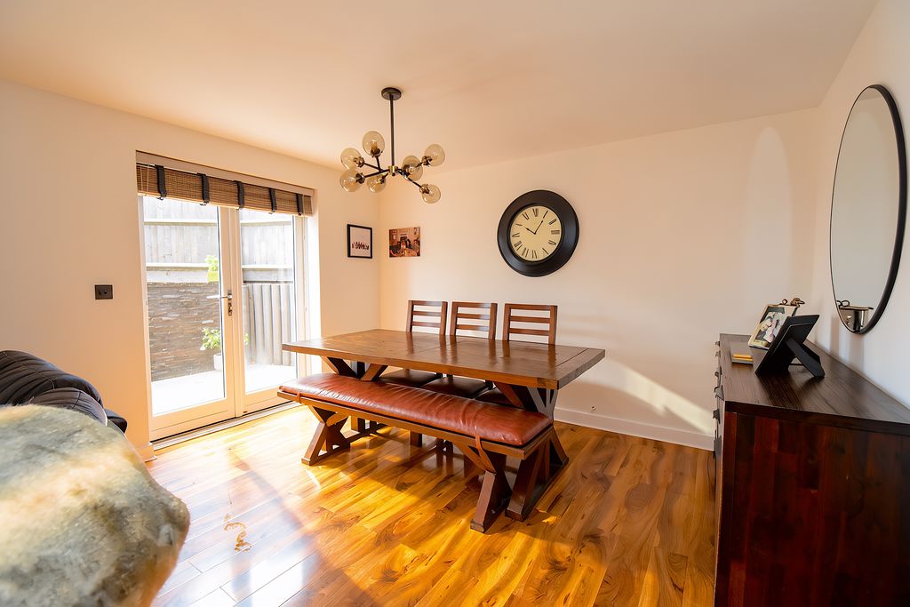 Dining Room- click for photo gallery
